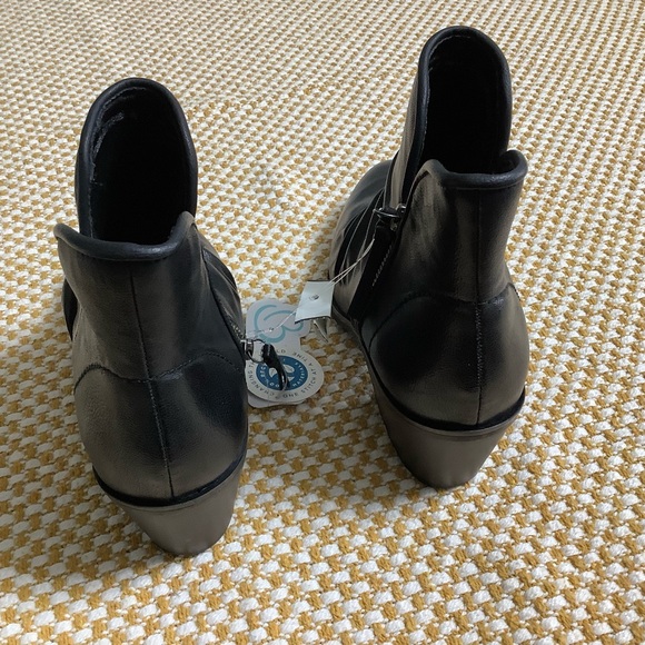 Baretraps ankle boots sernity black boots size 7 NWT - Picture 6 of 10